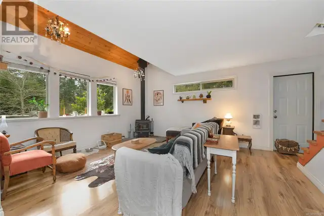 300 Bonsai Pl Qualicum Beach, British Columbia in Houses for Sale in Parksville / Qualicum Beach - Image 10