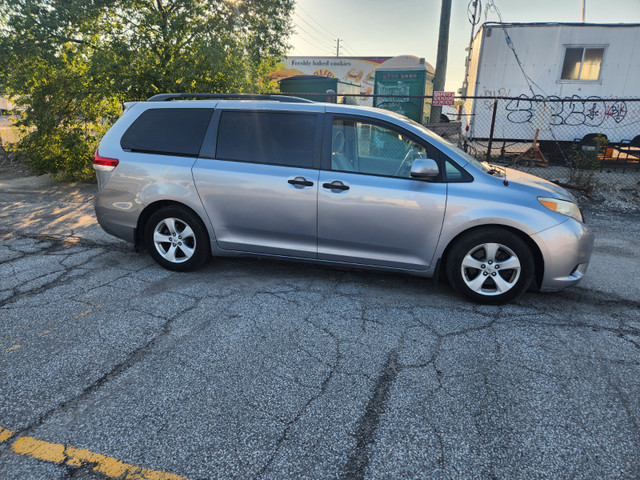 2011 TOYOTA SIENNA V6 7 PASSENGER in Cars & Trucks in City of Toronto - Image 3
