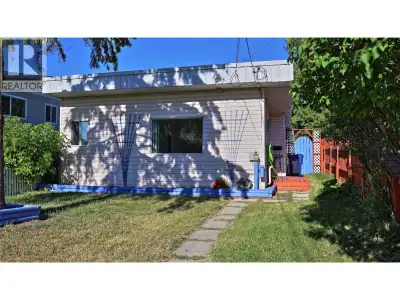 Bright, fresh, and ready for you to move right in! Tucked into a fantastic spot just minutes from sc...