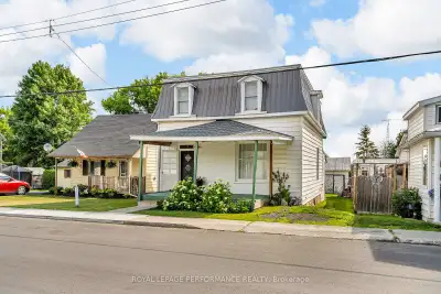 Recently updated 3 bedroom home in the heart of Alexandria. Enjoy the convenience of the town's amen...