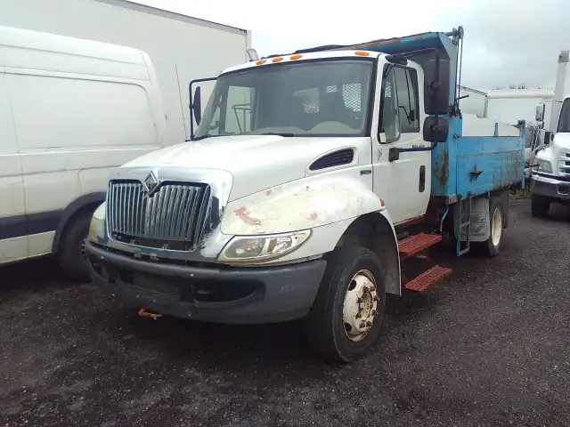 2008 International 4300 12ft Dump  in Heavy Trucks in Mississauga / Peel Region - Image 2