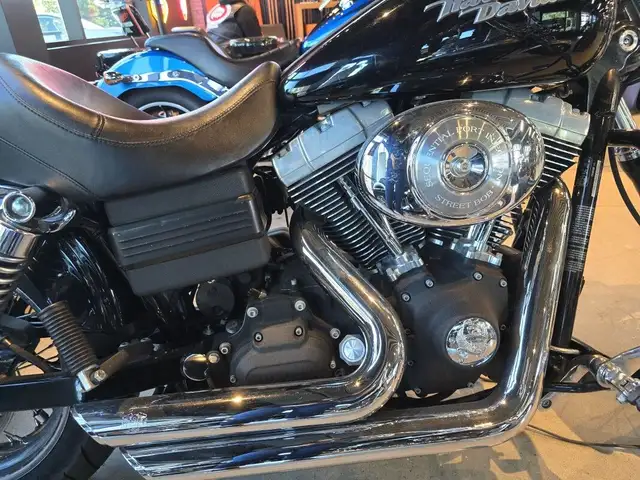 2006 Harley-Davidson Dyna Street Bob in Street, Cruisers & Choppers in Markham / York Region - Image 6