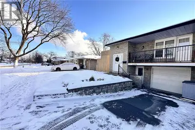 Say hello to this bright & updated 2-bedroom unit! Walk into the tiled front entry with full closet....