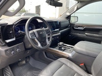 ONE OWNER, CLEAN CARFAX, Dealer Maintained, 22 INCH Wheels, Black Badges, Heated Seats, Heated Steer... (image 8)