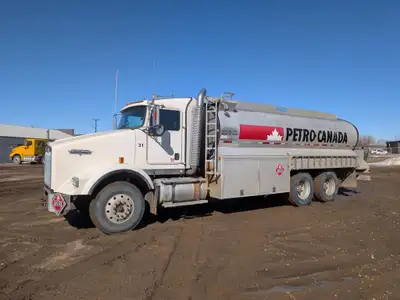 2009 Kenworth T800 6x4 TC 406 Fuel Truck Comes with a Cummins ISM385V diesel engine, 385 hp, 654352...