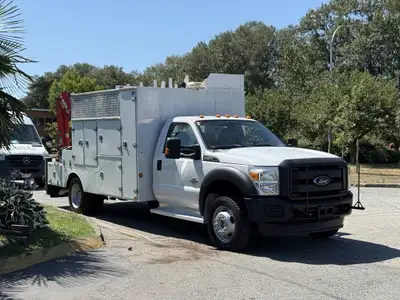 2013 Ford F-550 2013 Ford F-550 Service Truck Maxilift M260 Crane 17'7in. Whelen Traffic Advisor PTO...
