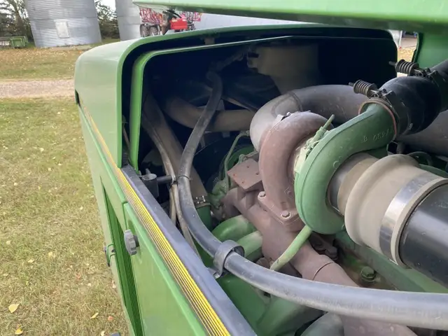 1993 John Deere 4WD Tractor 8770 in Farming Equipment in Edmonton - Image 19