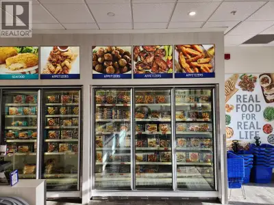 FRANCHISE MEAT SHOP WITH STRONG BRANDING GROSSING ALMOST $1.1 MILLION/YEAR IN HIGH TRAFFIC MALL! REN...