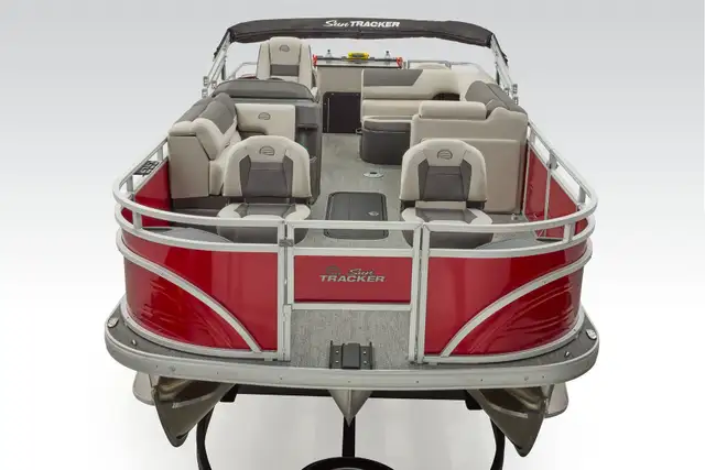 2026 Sun Tracker Fishin' Barge 22 XP3 TRITOON-pontoon boat in Powerboats & Motorboats in Vernon - Image 7