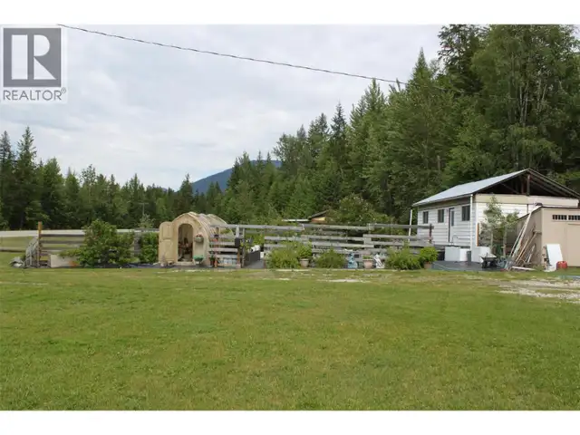 3015 6 Highway Nakusp, British Columbia in Houses for Sale in Nelson - Image 32