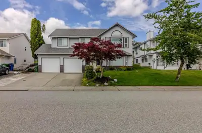 Located in desirable West Abbotsford, this well-maintained basement-entry home offers 3 bedrooms and...