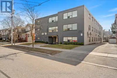 201 - 257 TORRENS AVENUE Toronto (East York), Ontario