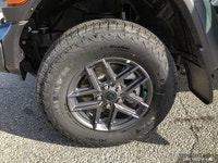 4X4, REMOTE START, FRONT HEATED SEATS, HEATED STEERING WHEEL, REMOTE PROXIMITY KEYLESS ENTRY, ADVANC... (image 9)