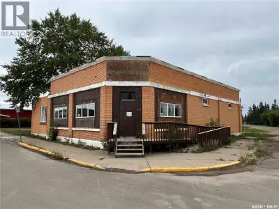 This commercial building has great character and has lots of potential for your next business advent...