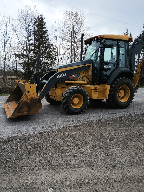 2010 John Deere 410J Loader Backhoe in Heavy Equipment in Hamilton - Image 2