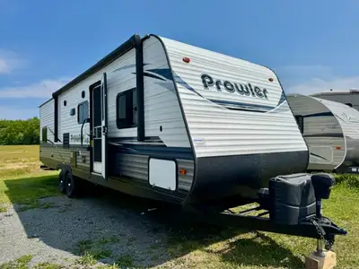 2020 Prowler 300BH Hook up and hit the road with this beautiful well maintained Prowler built by Hea...