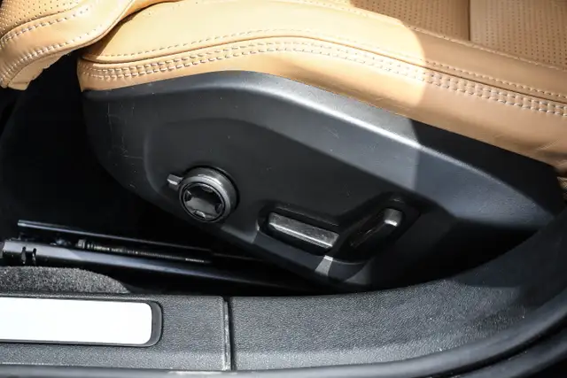 2023 Volvo V604976790582971801610
