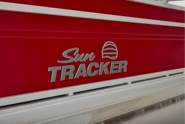 2026 Sun Tracker Fishin' Barge 22 XP3 TRITOON-pontoon boat in Powerboats & Motorboats in Vernon - Image 34