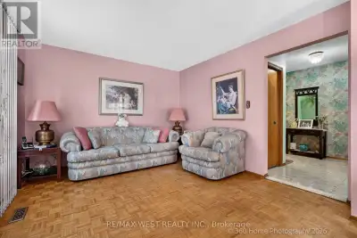 Act Now, Spacious Detached Home In Prime Location. Open Concept Main Floor, Combined Living And Dini...