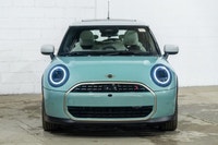 Francais: * Premier + * Style Favoured * Siège actif, conducteur * Sièges avant électriques * Accès... (image 1)