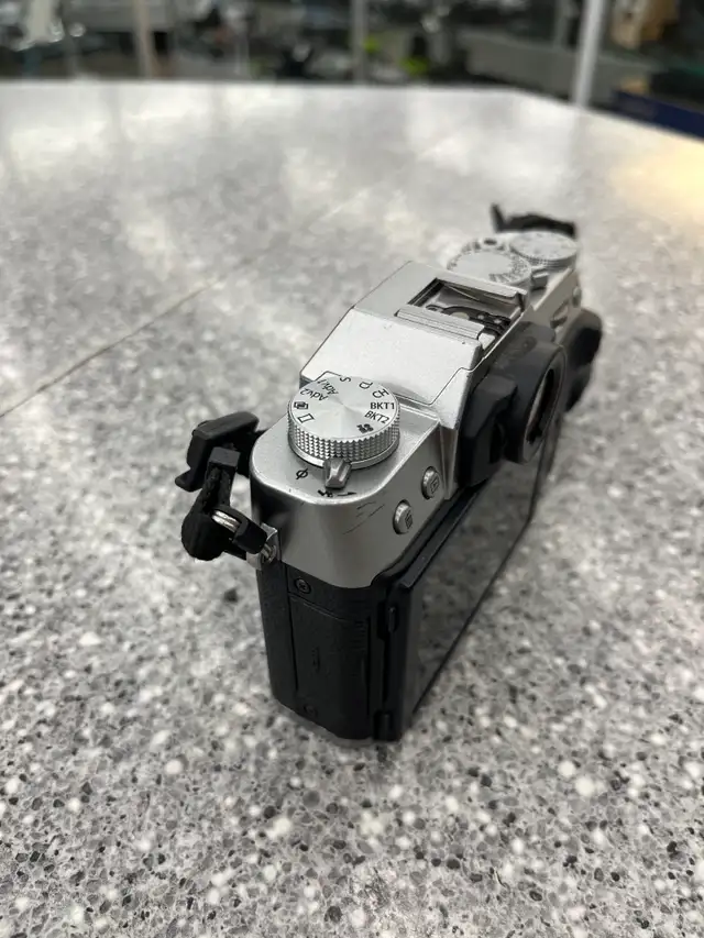 Fujifilm X-T30 II Mirrorless Camera (body only) in Cameras & Camcorders in City of Toronto - Image 5