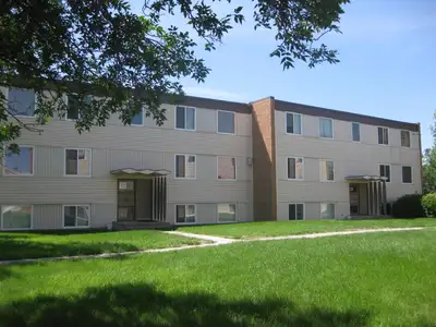 Contact onsite manager 306-690-7472 Building Overivew This spacious apartment is in the Pioneer Vill...