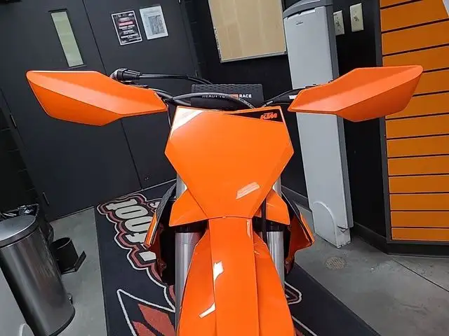 2025 KTM XC 250 F in Dirt Bikes & Motocross in Calgary - Image 16
