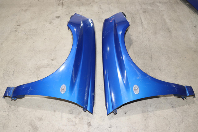 JDM 2004-2005 Subaru WRX STi V8 Front Fenders Driver & Passenger dans Pièces de carrosserie  à Ville de Montréal