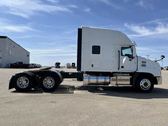 2020 Mack Anthem 64T 70 18 speed in Heavy Trucks in Regina - Image 8