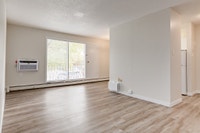 Amenities: Private Yard • Air Conditioning • Heat & Water Included Suite & Building: Spacious bachel... (image 5)