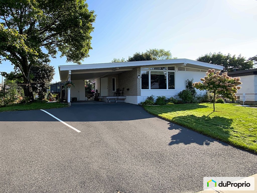 $835,000 - Bungalow for sale in Boucherville — photo 1