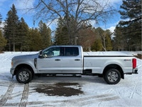 2023 ford f350 xlt diesel boîte 8 pieds 6 places crew cabine 4x4 control trailer vitres électriques... (image 9)