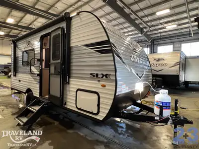 The Jay Flight SLX 175FQW is the perfect travel trailer for those looking to explore the great outdo...