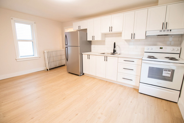 **SPACIOUS NEWLY RENOVATED** 3 BEDROOM HOUSE IN WELLAND!! in Long Term Rentals in St. Catharines