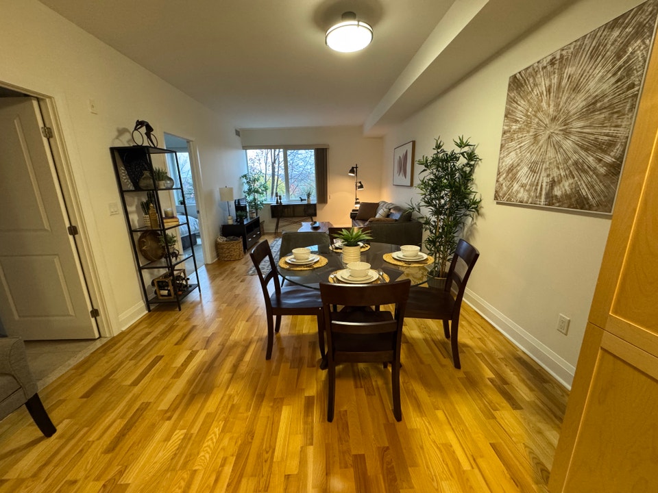 Spacious & Bright One Bedroom Plus Den - FIRST MONTH RENT FREE! 2