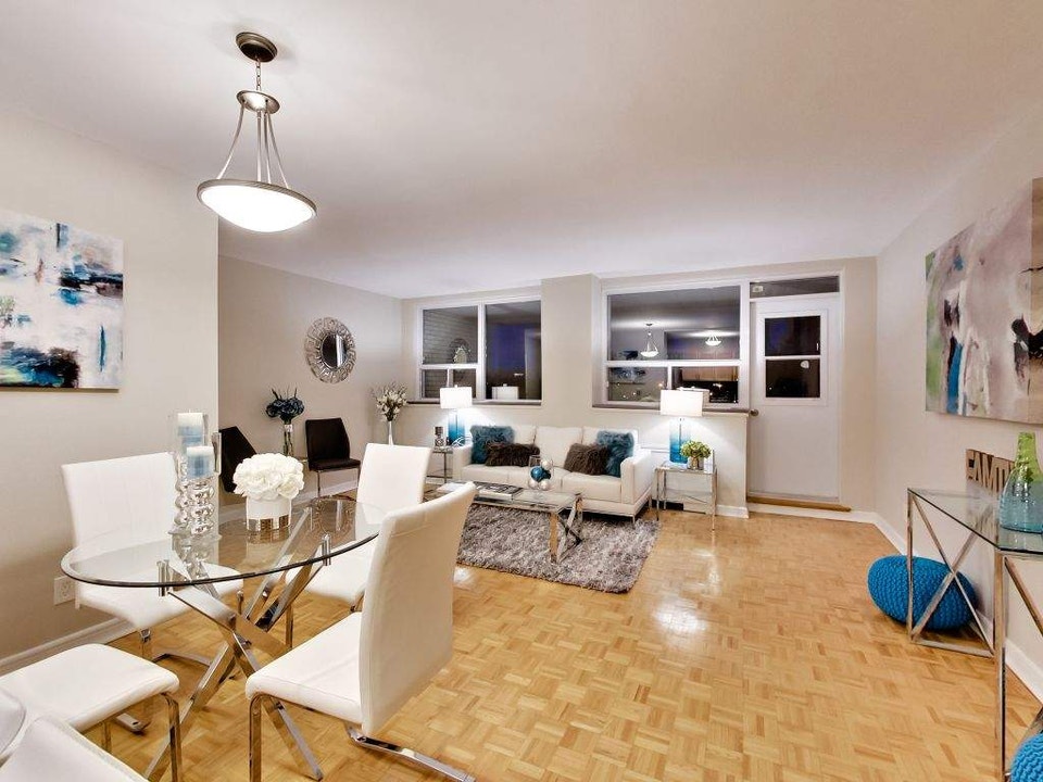 Apartments for rent near Chaplin Crescent & Roselawn Ave. 4