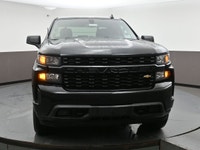 The Custom trim adds 20" black painted aluminum wheels, body-color bumpers and grille bar, and deep-... (image 1)