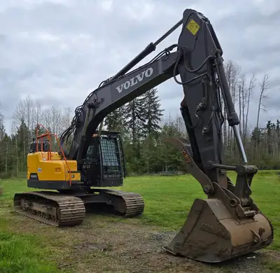 - 5400 Hours - Manual Quick Change - Hydraulic Thumb - Dig Bucket - Clean Up Bucket ** Located in BC...