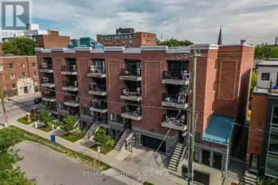 Available Immediately - $1,850/MonthWelcome to Daly Square in the heart of historic Sandy Hill! This...