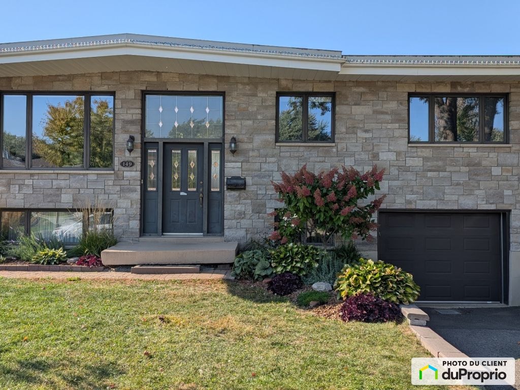 $724,500 - Bungalow in Pointe-Aux-Trembles / East Montreal — photo 1
