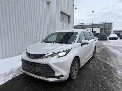 PRIX ET QUALITÉ IMBATTABLE venez découvrir notre TOYOTA SIENNA 2022 XLE + CUIR + TOIT + HYBRIDE + CA...