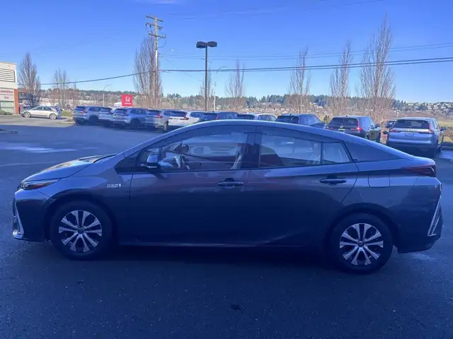 2020 Toyota Prius Prime Upgrade in Cars & Trucks in Comox / Courtenay / Cumberland - Image 5