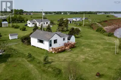 Your Ideal Summer Getaway 2-Bedroom Waterfront Cottage, Fully Furnished! Escape to the perfect summe...