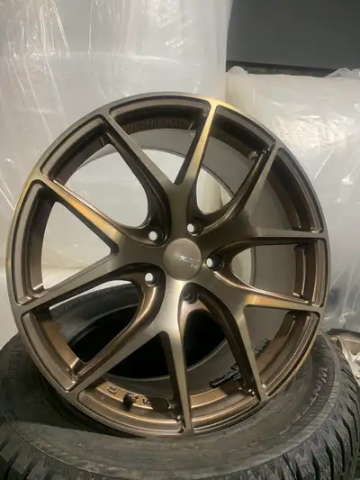 Size: 18x8 Bolt Pattern: 5x120 Centre Bore: 72.6 Offset: 40 Colour: Bronze SKU: FC04-1880-12ZM 40C72...
