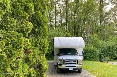 2024 Forest River Forester 2441DS-CD FEATURES LIST Vehicle 6 Seatbelts 6 Sleeps AGM Batteries Back-u...