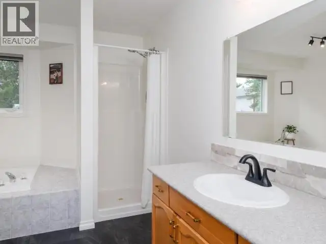 6 CARNELIAN COURT Whitehorse, Yukon in Houses for Sale in Whitehorse - Image 20