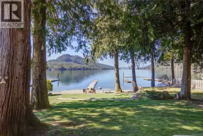 This West Coast cottage has enjoyed the privilege of possessing one of the best view lots on the Lak...