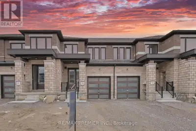 Discover the charm of modern living with this brand-new, 3-bedroom, 3-bathroom townhouse in the soug...