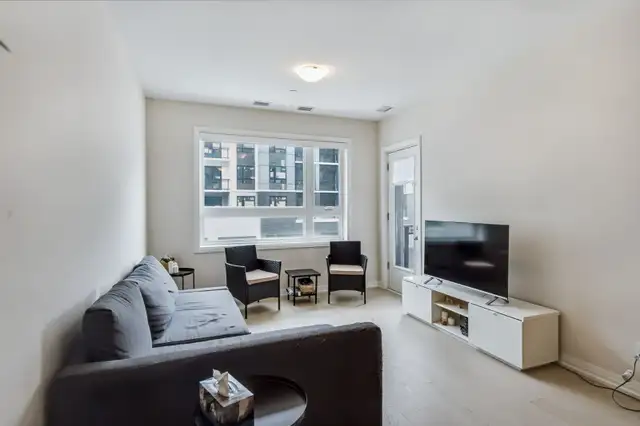 Beautiful, Spacious Oakville Condo For Rent62863325465091124