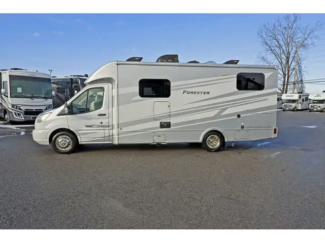 2021 Forest River Sunseeker Forester 2380 B+ DIESEL Full paint in RVs & Motorhomes in Laval / North Shore - Image 25